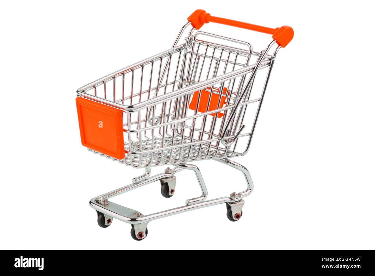 Ein leerer Einkaufswagen auf weißem Hintergrund. Symbolfoto für Einkaufen, Shoppng, Lebensmittelpreise, Inflation, Teuerungsrate, Stock Photo