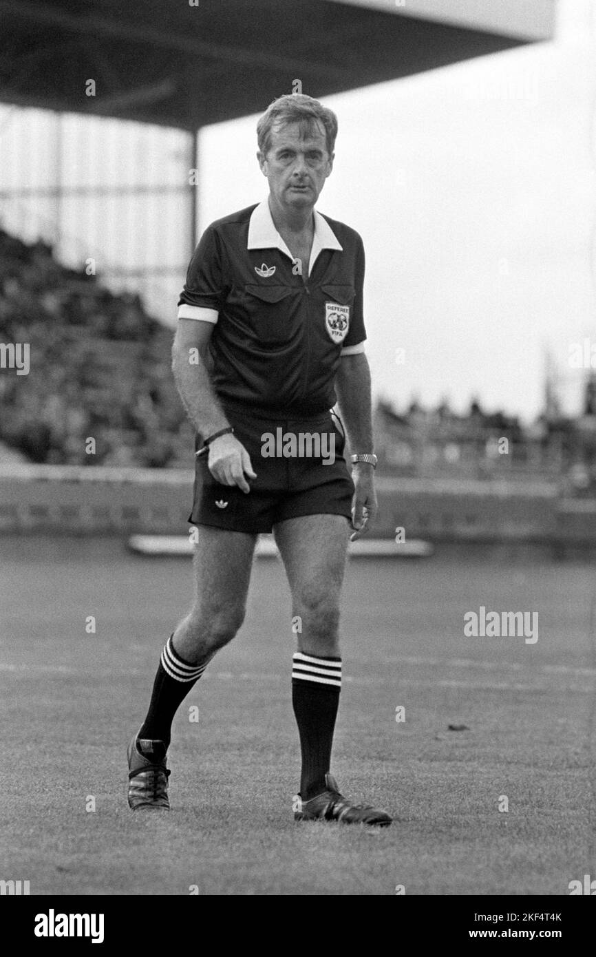 Clive Thomas Referee Stock Photo Alamy Clive Thomas Referee Stock Photo Alamy