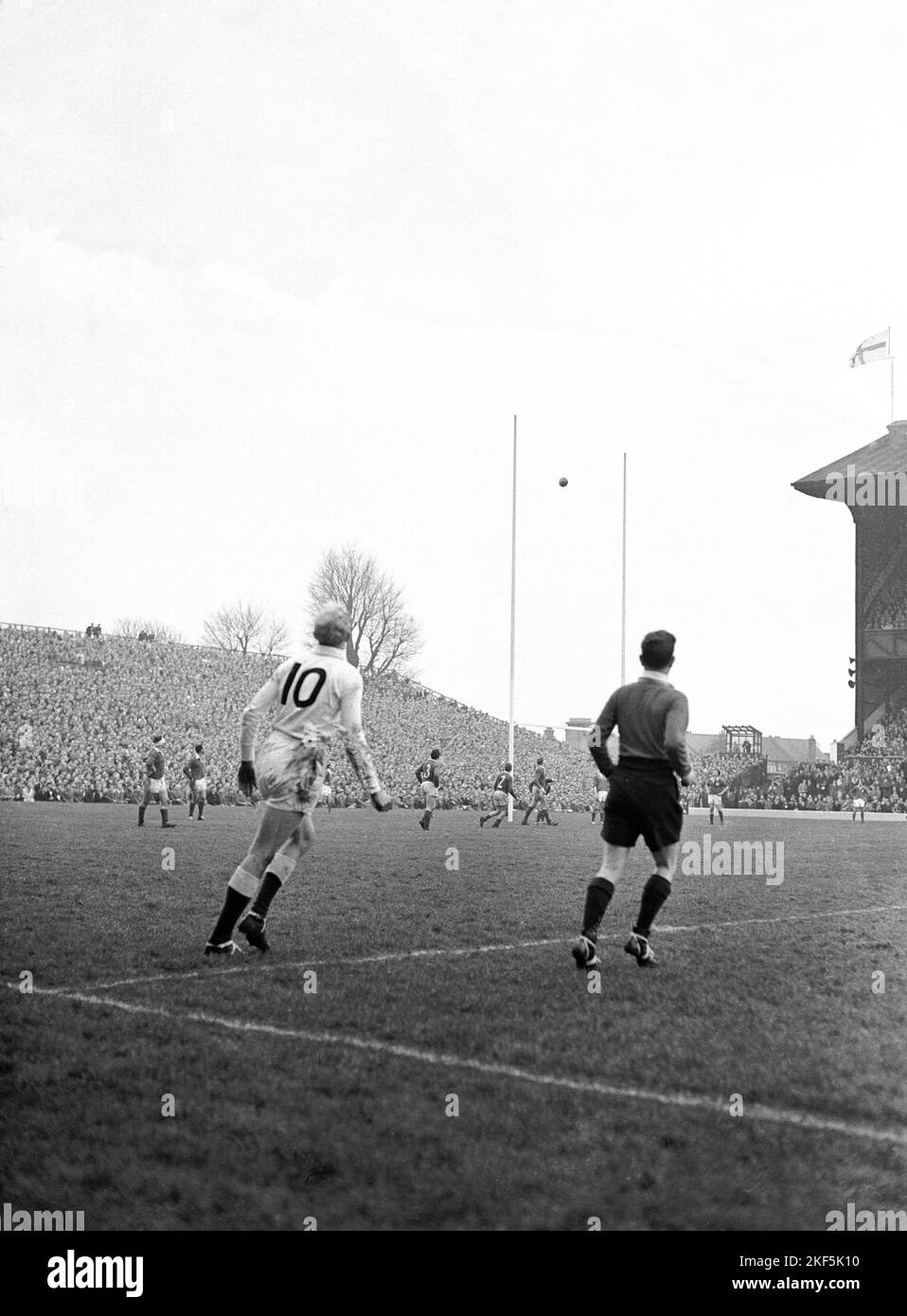 England's Richard Sharp kicks a penalty Stock Photo - Alamy