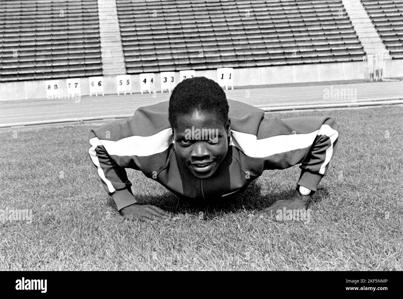 Ben Jipcho trains with a few press ups Stock Photo Alamy