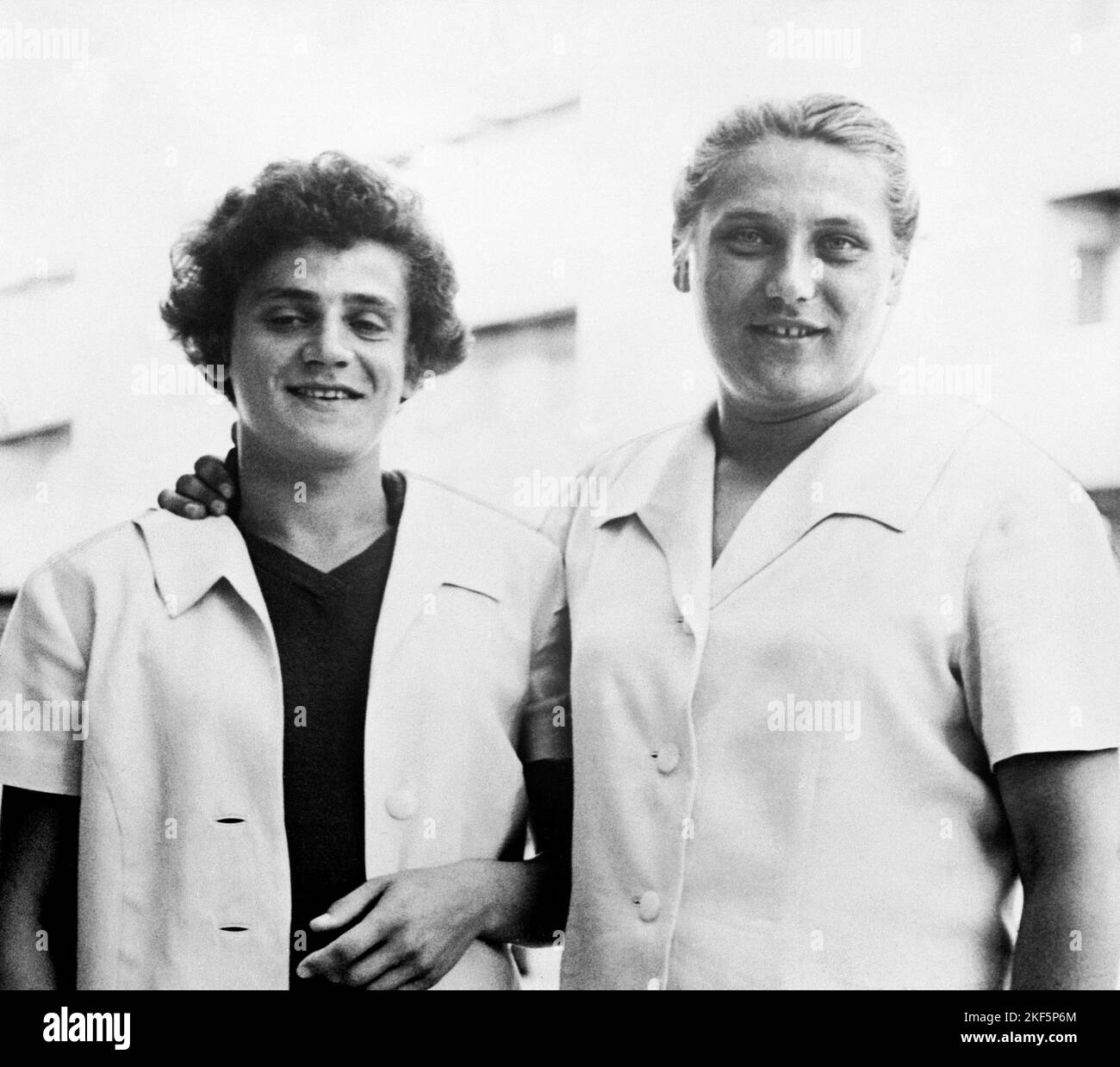 (L-R) Irina and Tamara Press, USSR Stock Photo - Alamy