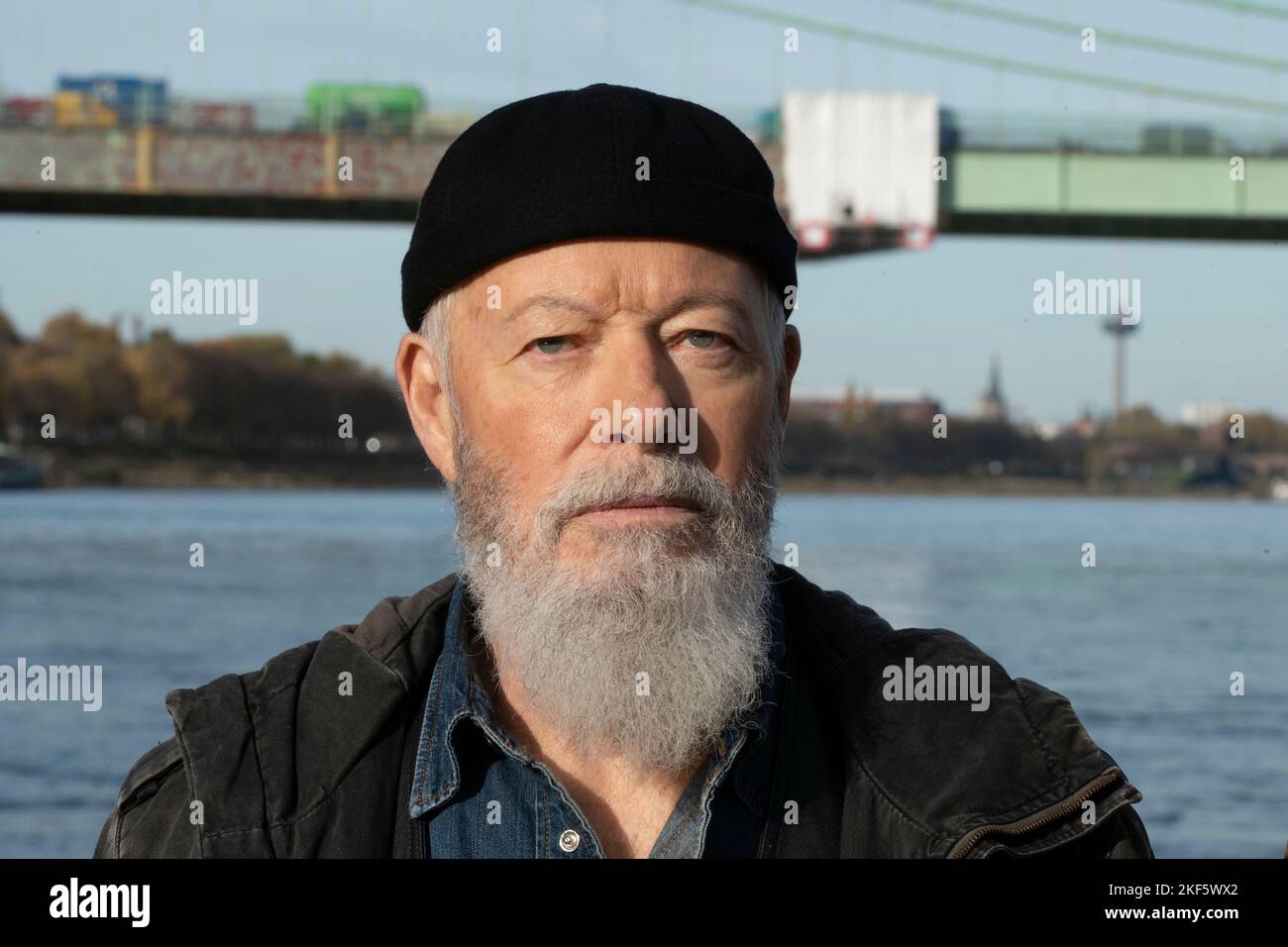 Cologne, Deutschland. 15th Nov, 2022. Actor Bill MOCKRIDGE plays the ...