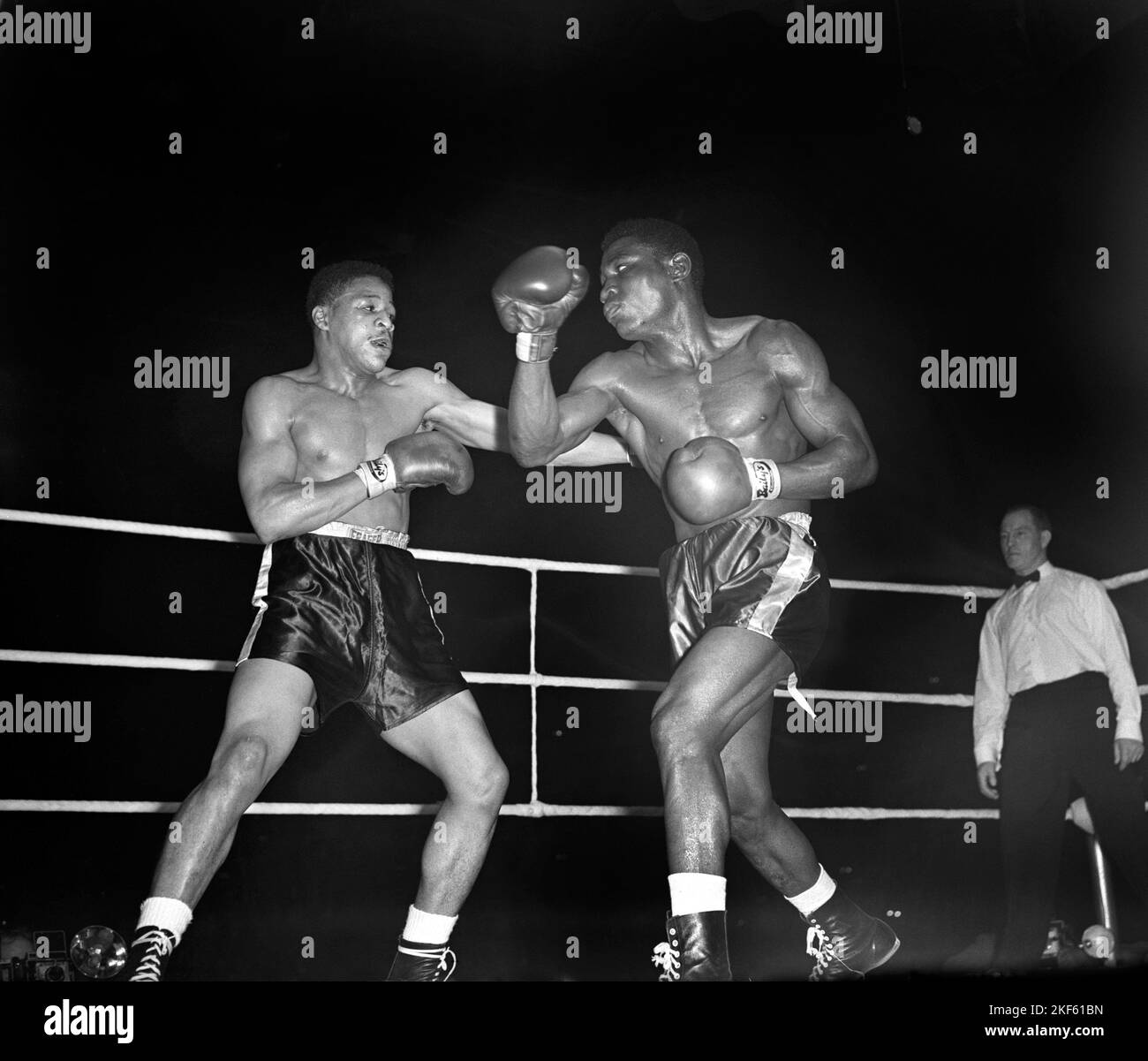 Nigerian Dick Tiger (r) misses with a right to American Spider b (l