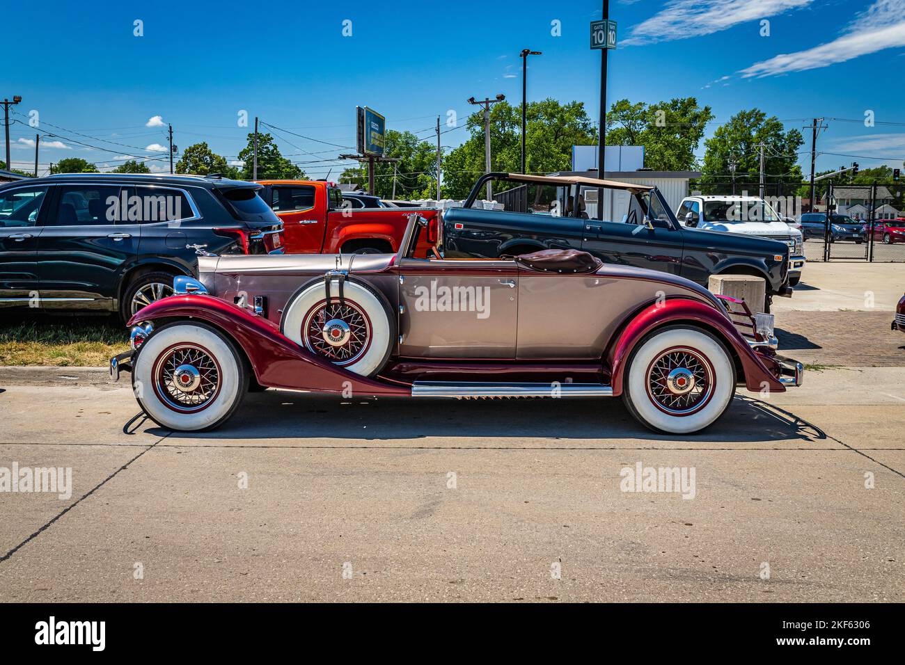 Des Moines, IA - July 02, 2022: High perspective side view of a 1933 Packard Super Eight Coupe Roadster at a local car show. Stock Photo