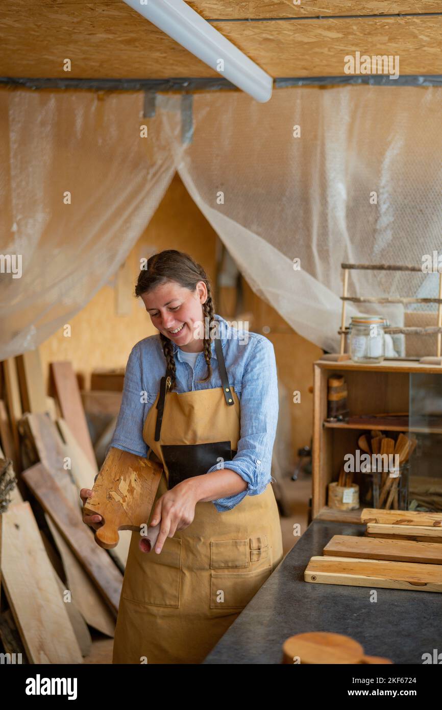 Rosie Brewer, wood carver artist Stock Photo