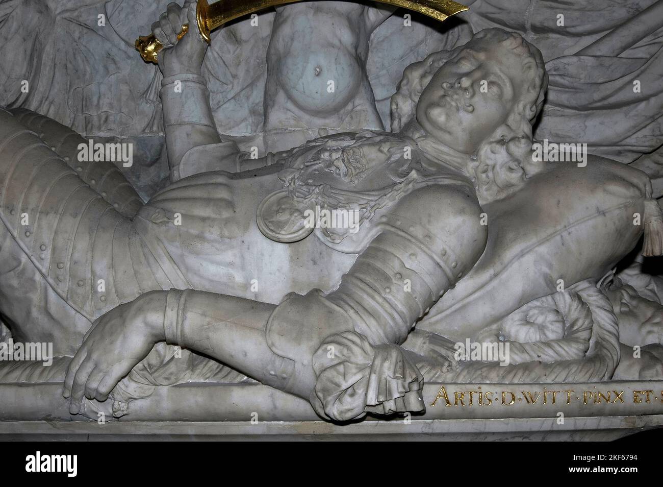 A Dutch vice-admiral killed by an English musket ball: marble effigy, holding a gilded scimitar, of Abraham van der Hulst on his elaborate Baroque wall monument in the Oude Kerk (Old Church) in Ouderkerksplein, Amsterdam, Netherlands.  Van der Hulst died in the Four Days’ Battle fought in the southern North Sea in June 1666, during the Second Anglo-Dutch War. Stock Photo