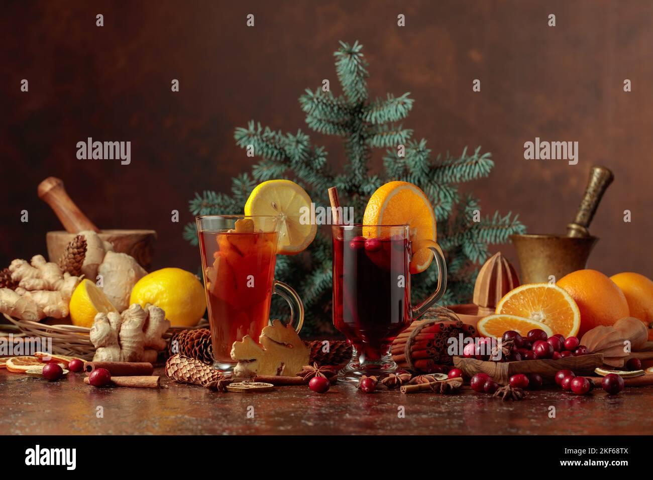Hot Christmas drinks with spices and fruits Stock Photo Alamy