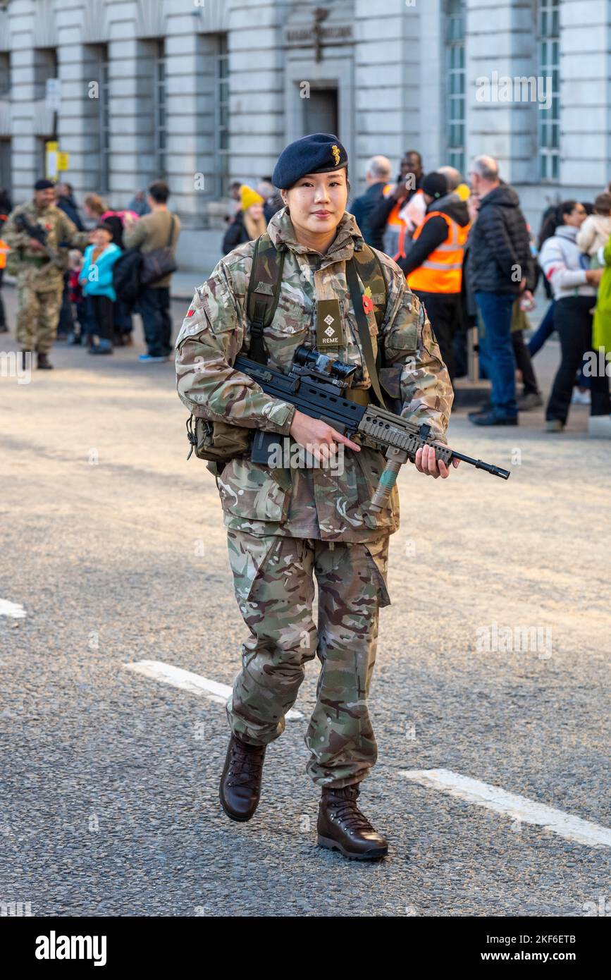 Female soldier of 103 BATTALION ROYAL ELECTRICAL & MECHANICAL ENGINEERS at the Lord Mayor's Show parade in the City of London, UK Stock Photo