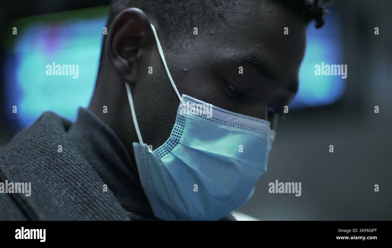 Black man wearing covid-19 face mask prevention Stock Photo - Alamy
