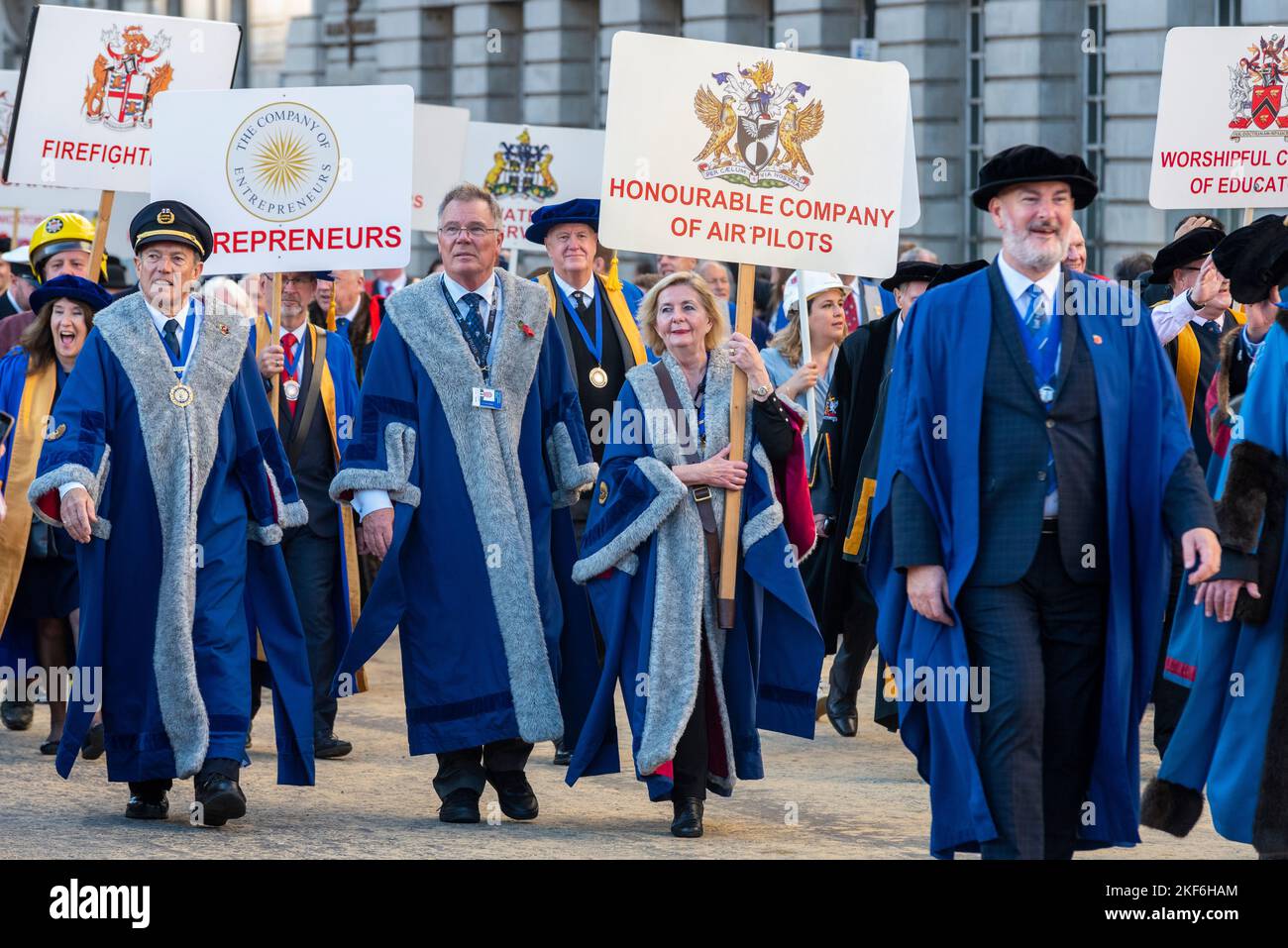modern-livery-companies-groups-at-the-lord-mayor-s-show-parade-in-the-city-of-london-uk