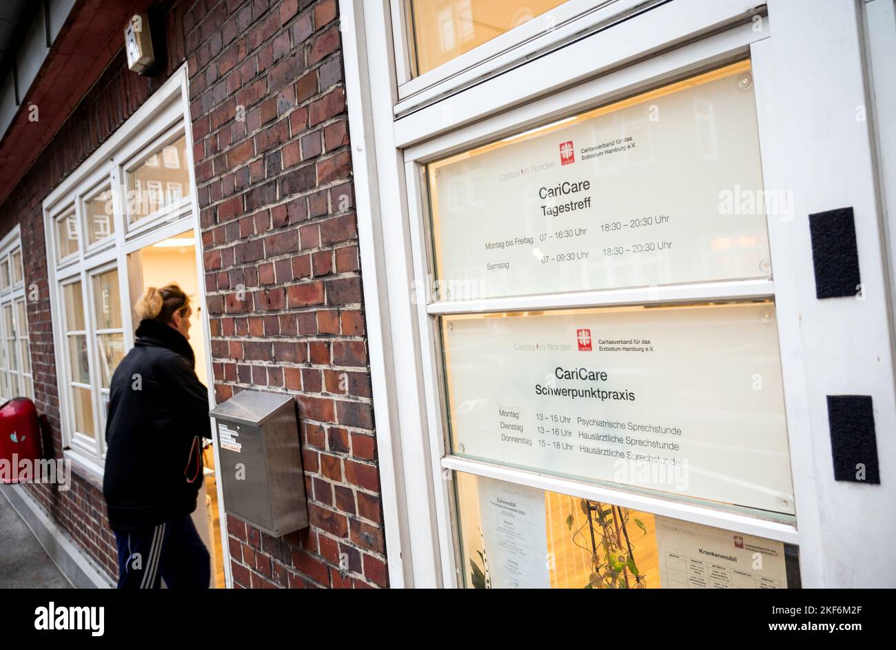 Hamburg, Germany. 16th Nov, 2022. A man goes to the 'Tagestreff CariCare' in the city center. Hamburg's Caritas has opened a new facility offering a wide range of services for the homeless. Credit: Daniel Bockwoldt/dpa/Alamy Live News Stock Photo