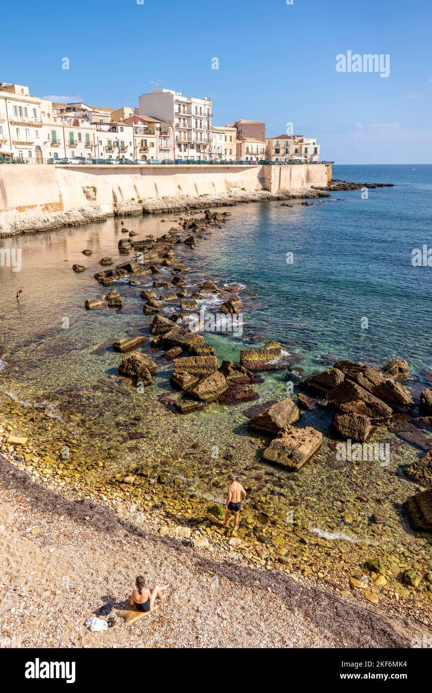 A Beach and Views On The Island of Ortigia, Syracuse (Siracusa), Sicily, Italy Stock Photo Alamy