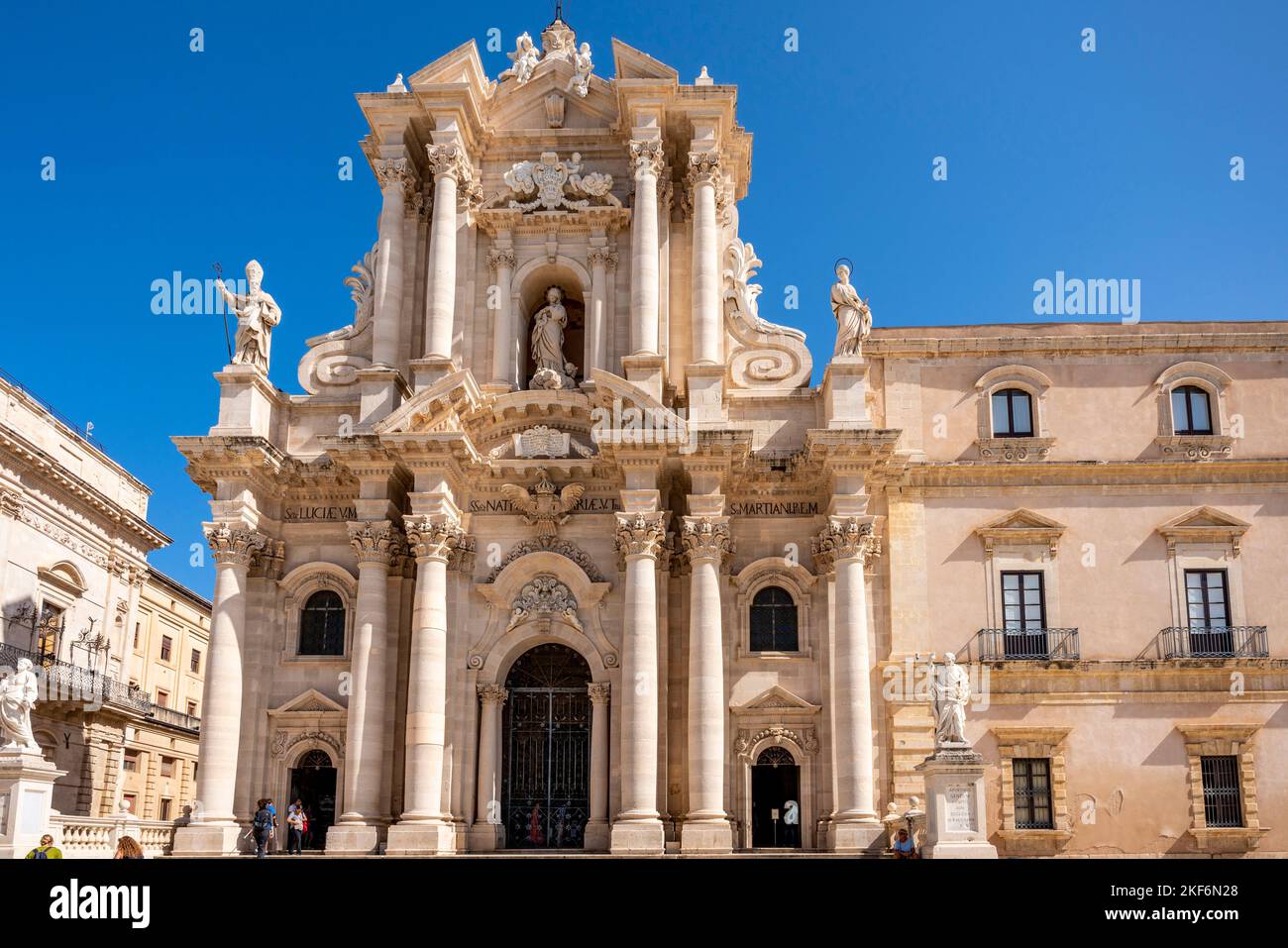 The Cathedral Of Syracuse (Duomo di Siracuse) Ortigia, Syracuse (Siracusa), Sicily, Italy. Stock Photo