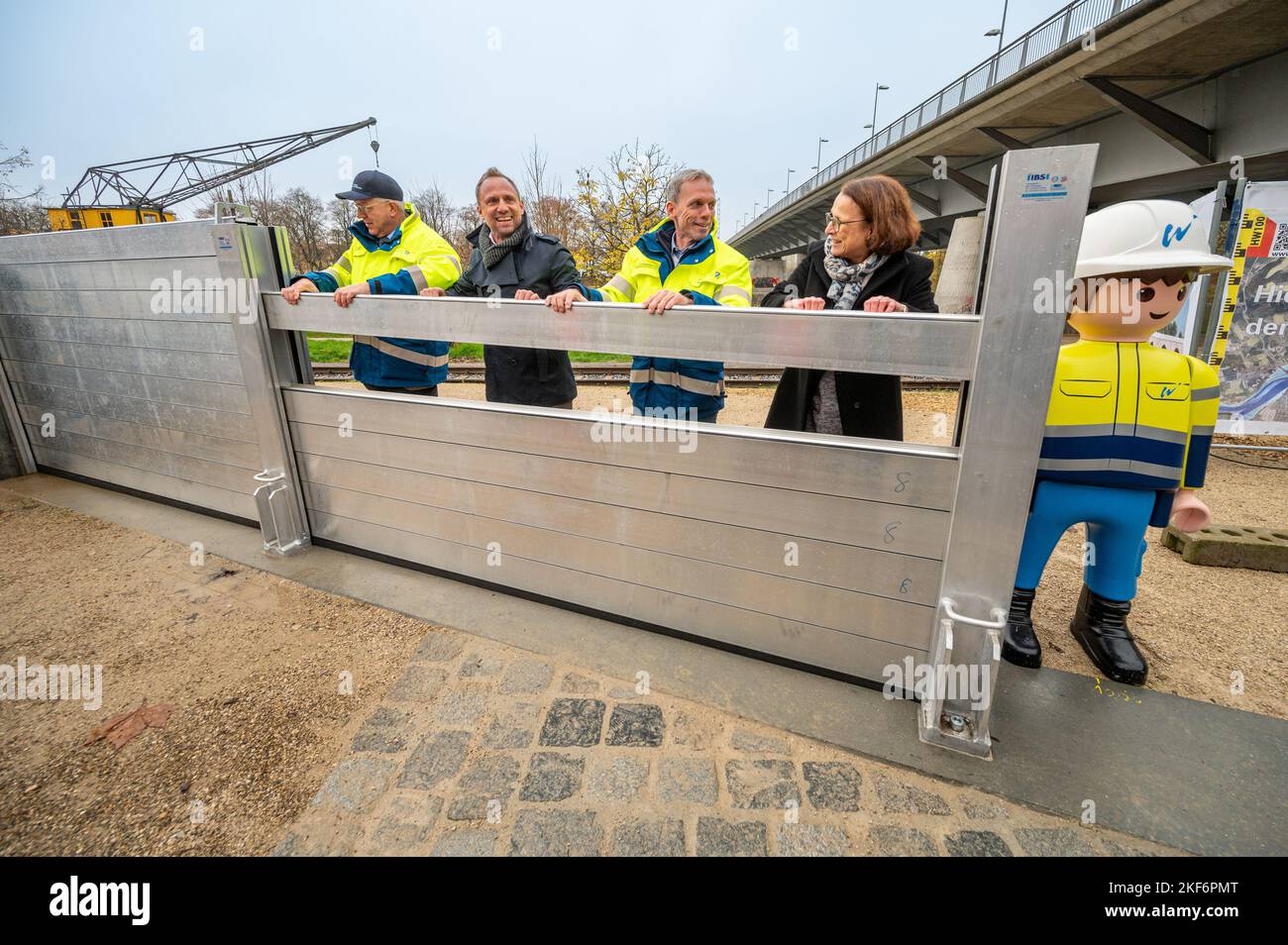 Regensburg, Germany. 16th Nov, 2022. Josef Feuchtgruber (lr), head of