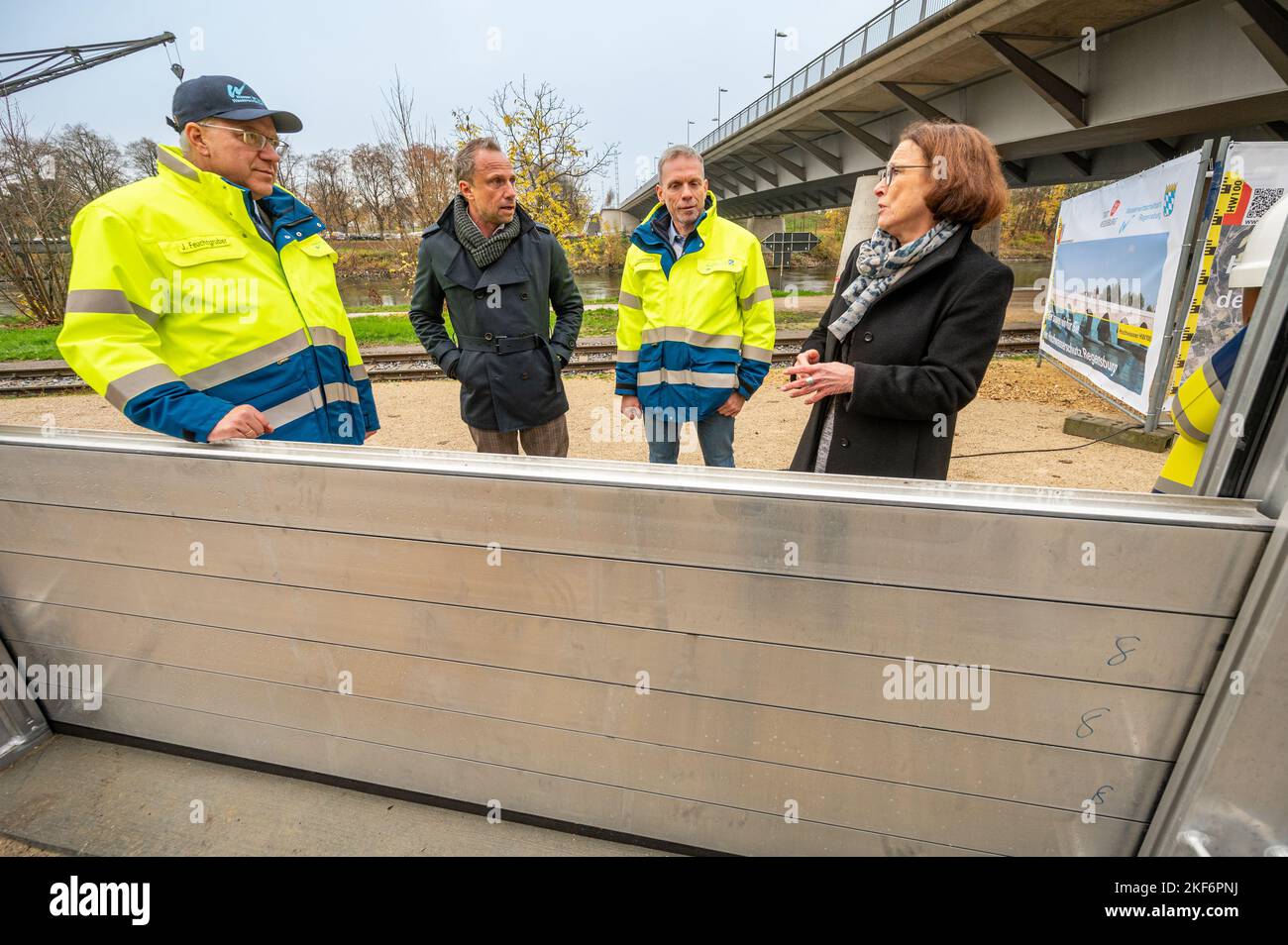 Regensburg, Germany. 16th Nov, 2022. Josef Feuchtgruber (lr), head of