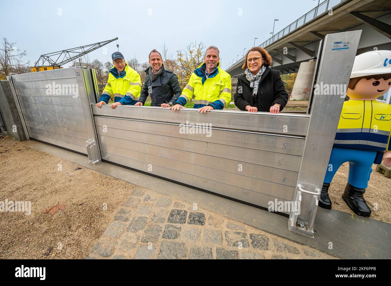 Regensburg, Germany. 16th Nov, 2022. Josef Feuchtgruber (lr), head of