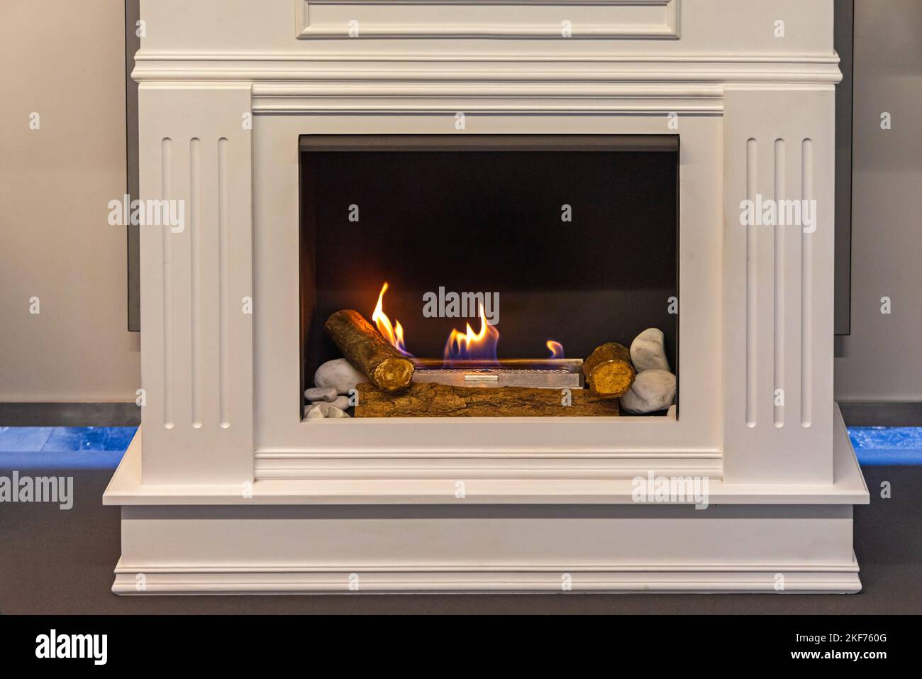 Built in Ethanol Alcohol Burning Fireplace With Ceramic Log Wood