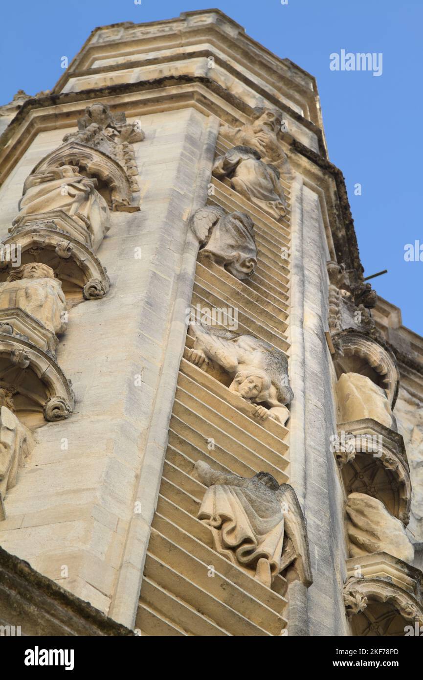Sculpture, Carving In Bath Stone Of Angels Climbing Jacobs Ladder On The Ouside Of Bath Abbey, Bath UK Stock Photo