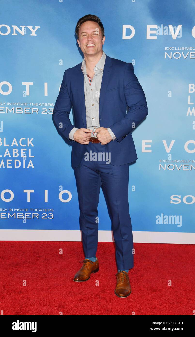 LOS ANGELES, CALIFORNIA NOVEMBER 15 Scott Porter attends the Los