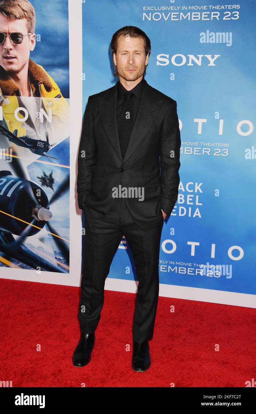 LOS ANGELES, CALIFORNIA - NOVEMBER 15: Glen Powell attends the Los