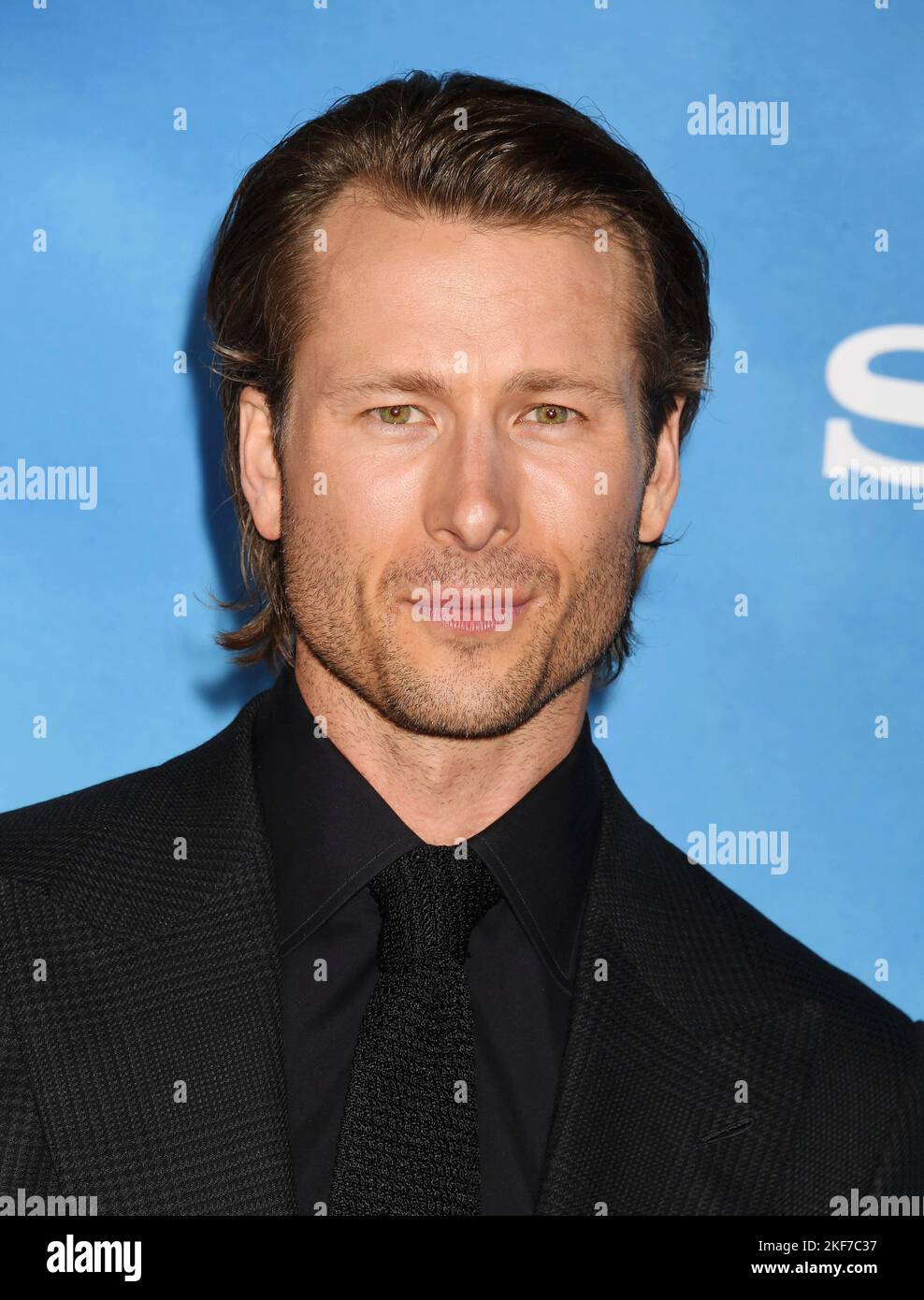 LOS ANGELES, CALIFORNIA - NOVEMBER 15: Glen Powell attends the Los