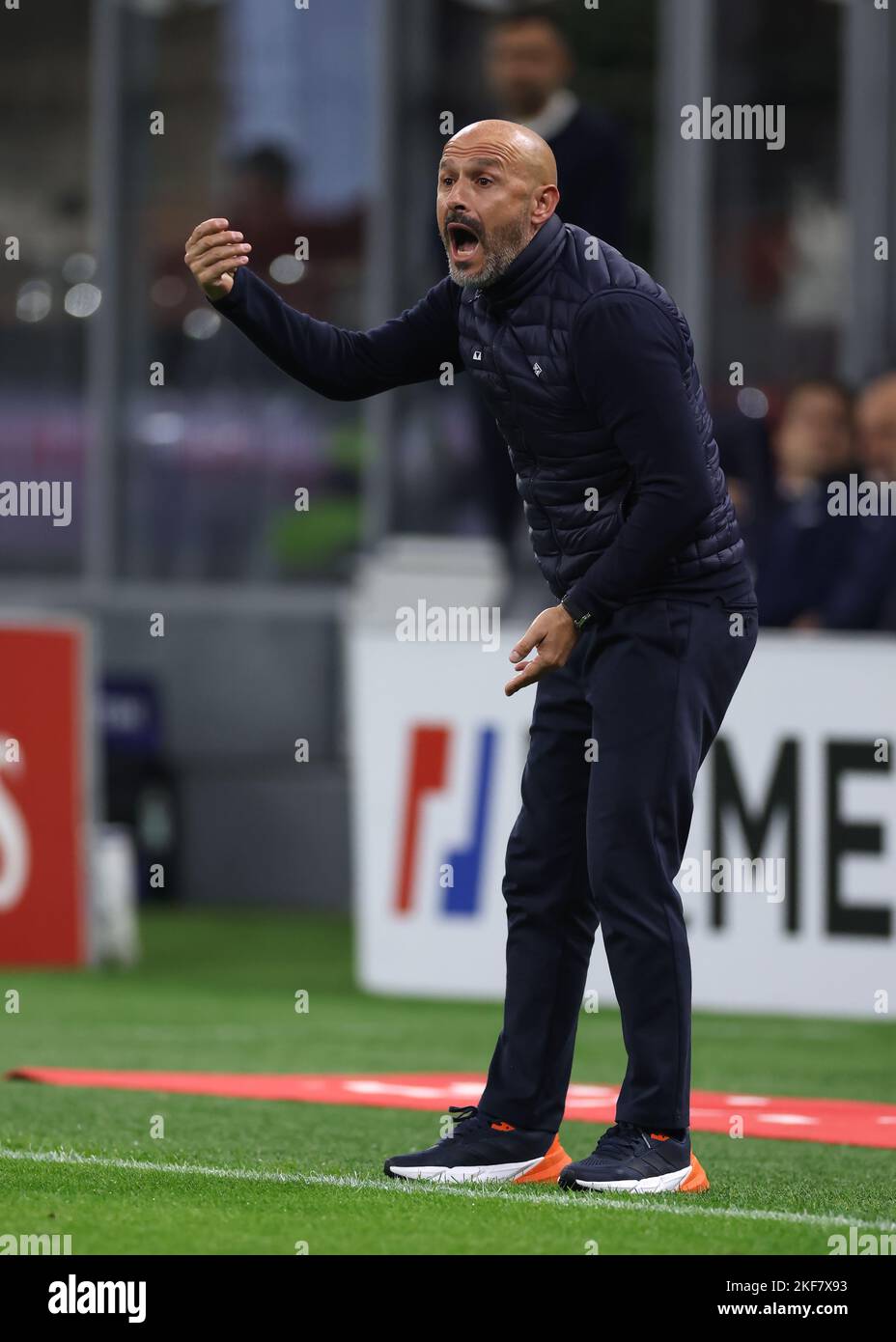 Milan, Italy. 03rd Sep, 2023. Vincenzo Italiano Head Coach of ACF  Fiorentina looks on during Serie A 2023/24 football match between FC  Internazionale and ACF Fiorentina at Giuseppe Meazza Stadium. (Final scores;