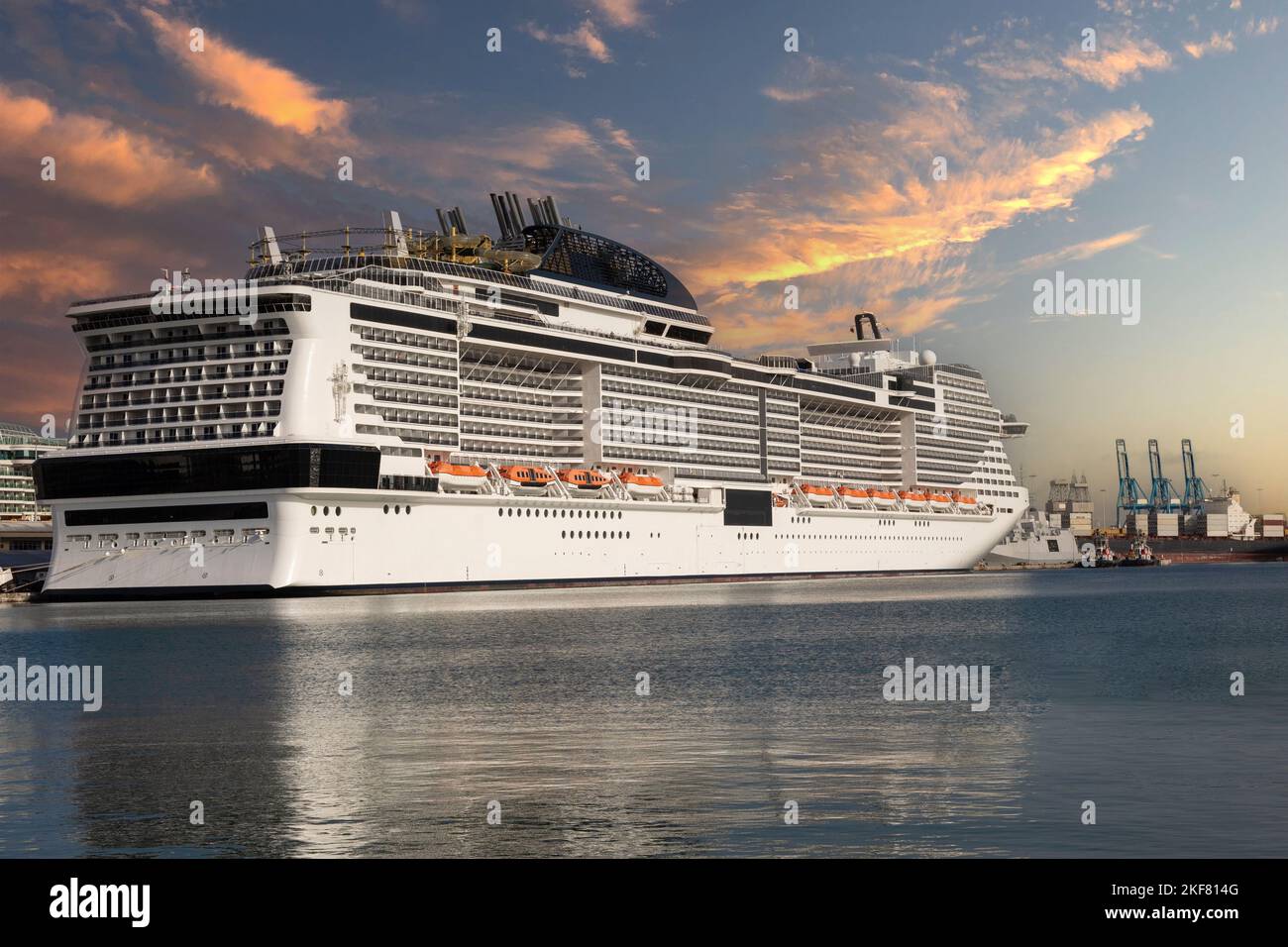 Docked cruise ship sunset hi-res stock photography and images - Alamy