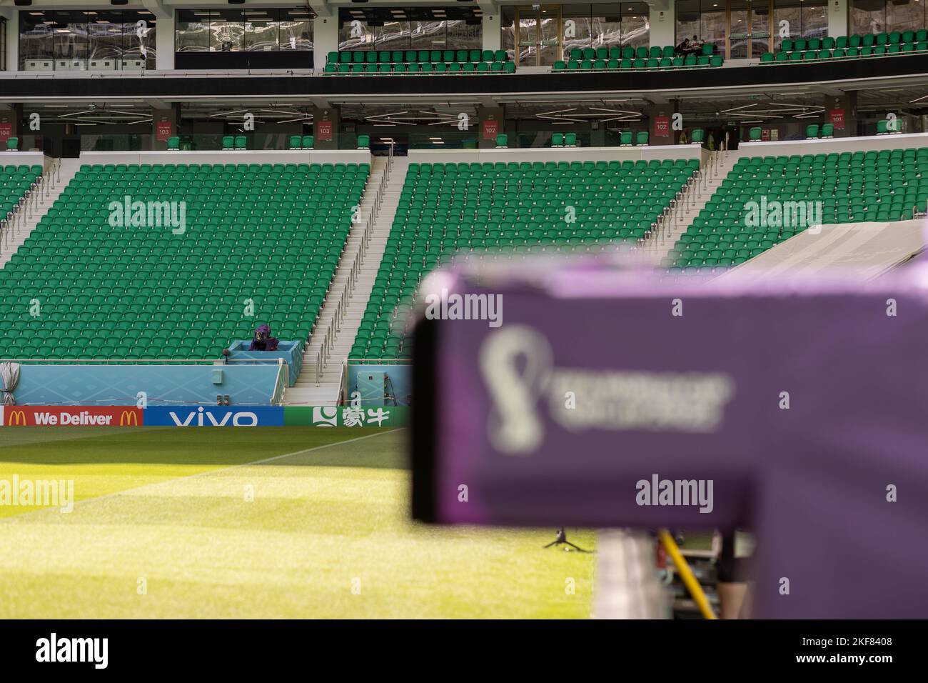 Television camera at stadium hi-res stock photography and images - Alamy