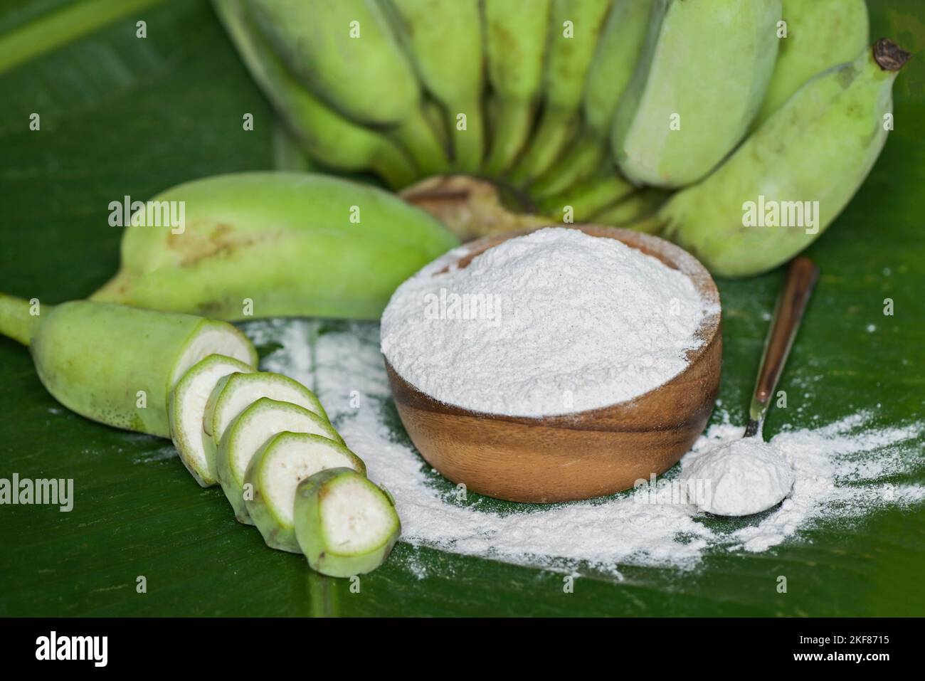 banana powder on wooden bowl and raw banana - banana fruit on leaf ...