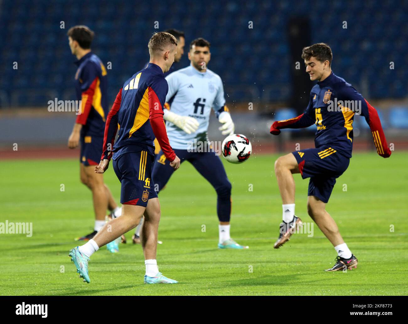 Amman, Jordan. 16th Nov, 2022. Spanish national football team players warm up during their training session in Amman, Jordan, Nov. 16, 2022. Spain will face Jordan in their international friendly match in Amman on Thursday, the squad's last match before they head to Qatar for the World Cup. Credit: Mohammad Abu Ghosh/Xinhua/Alamy Live News Stock Photo