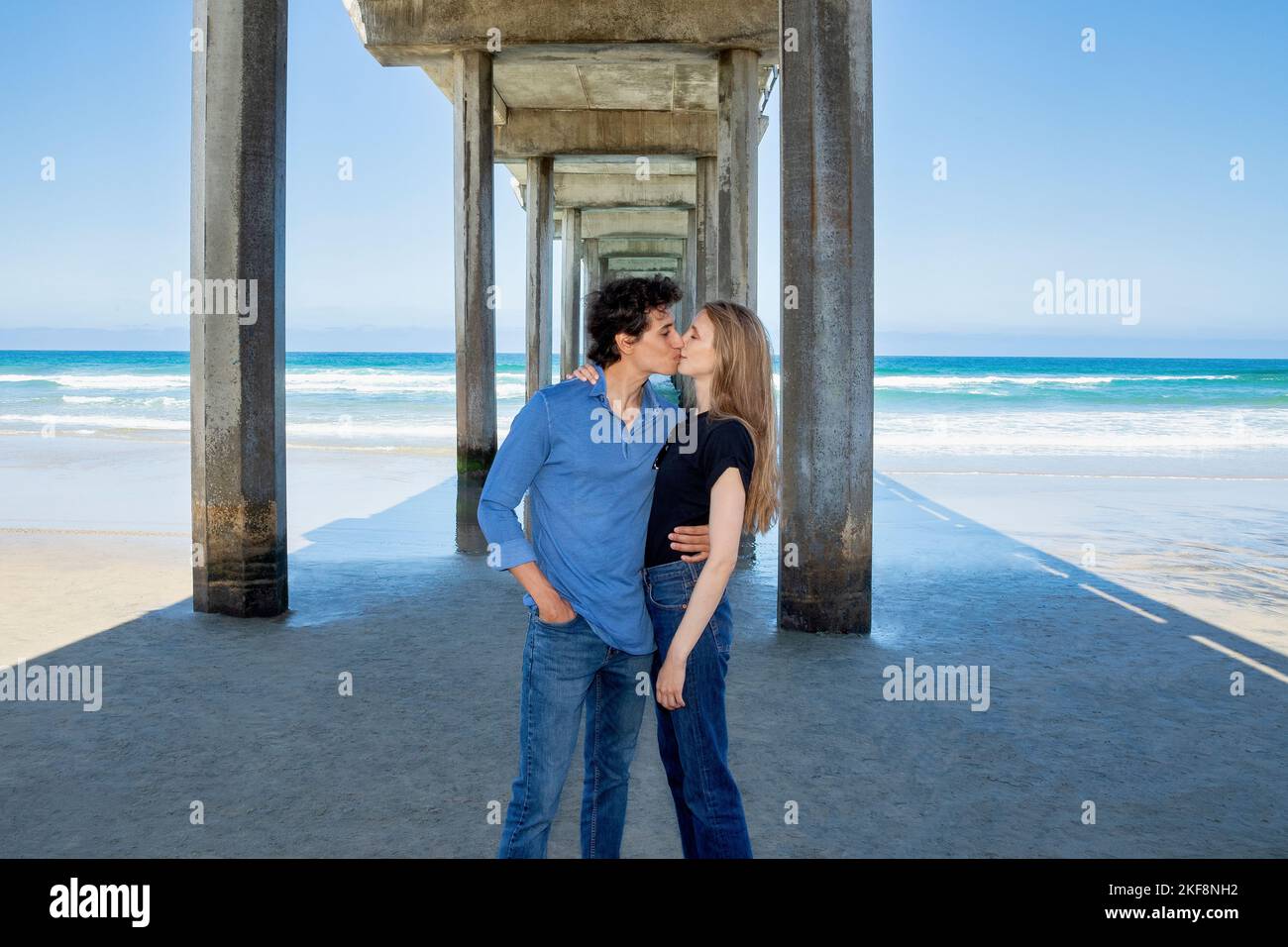Couple passionate kissing hi-res stock photography and images - Alamy