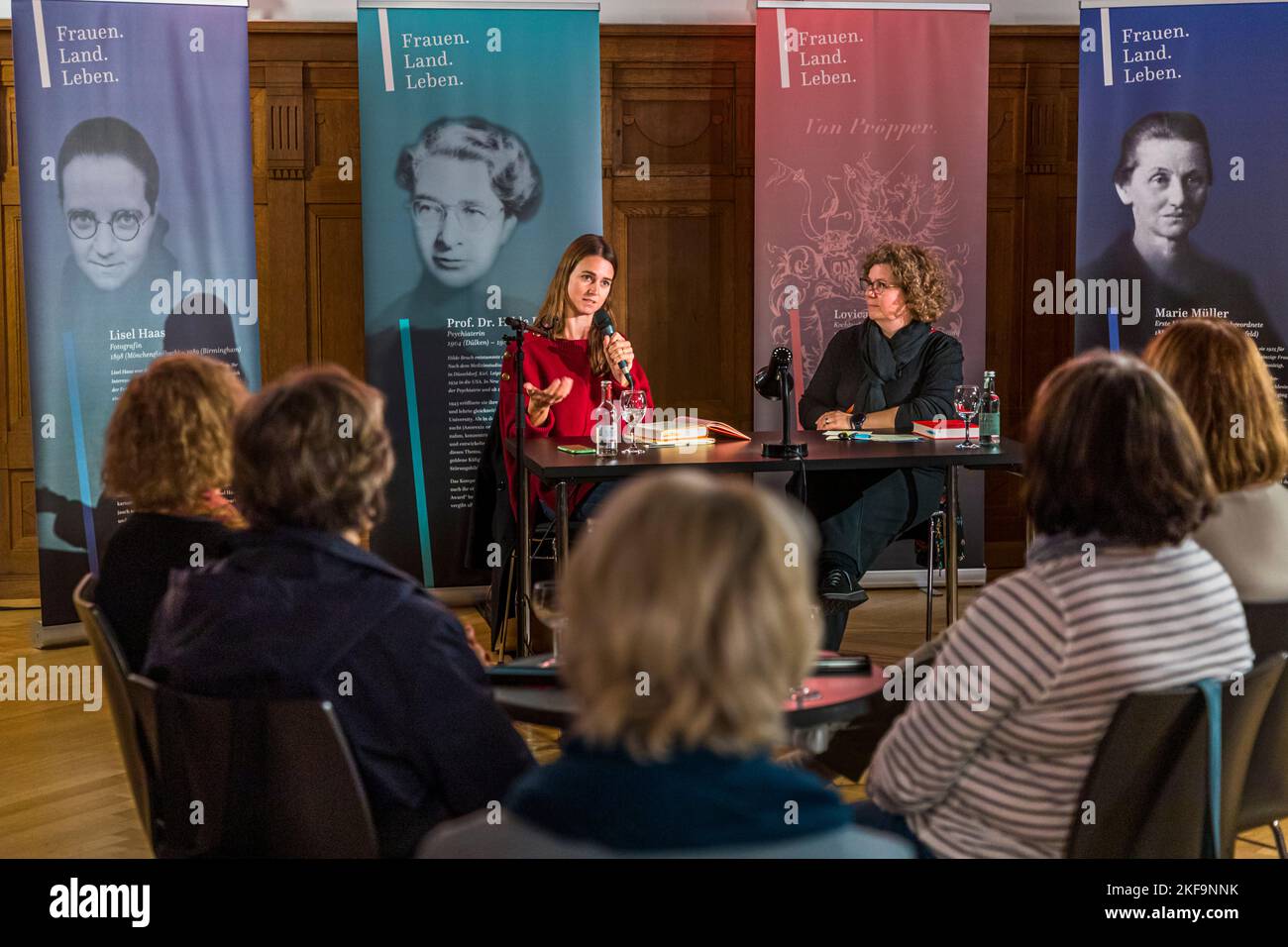 Annabelle Hirsch, journalist, at a reading in Moers from her first book, The Things. A history of women in 100 objects in Moers, Germany Stock Photo