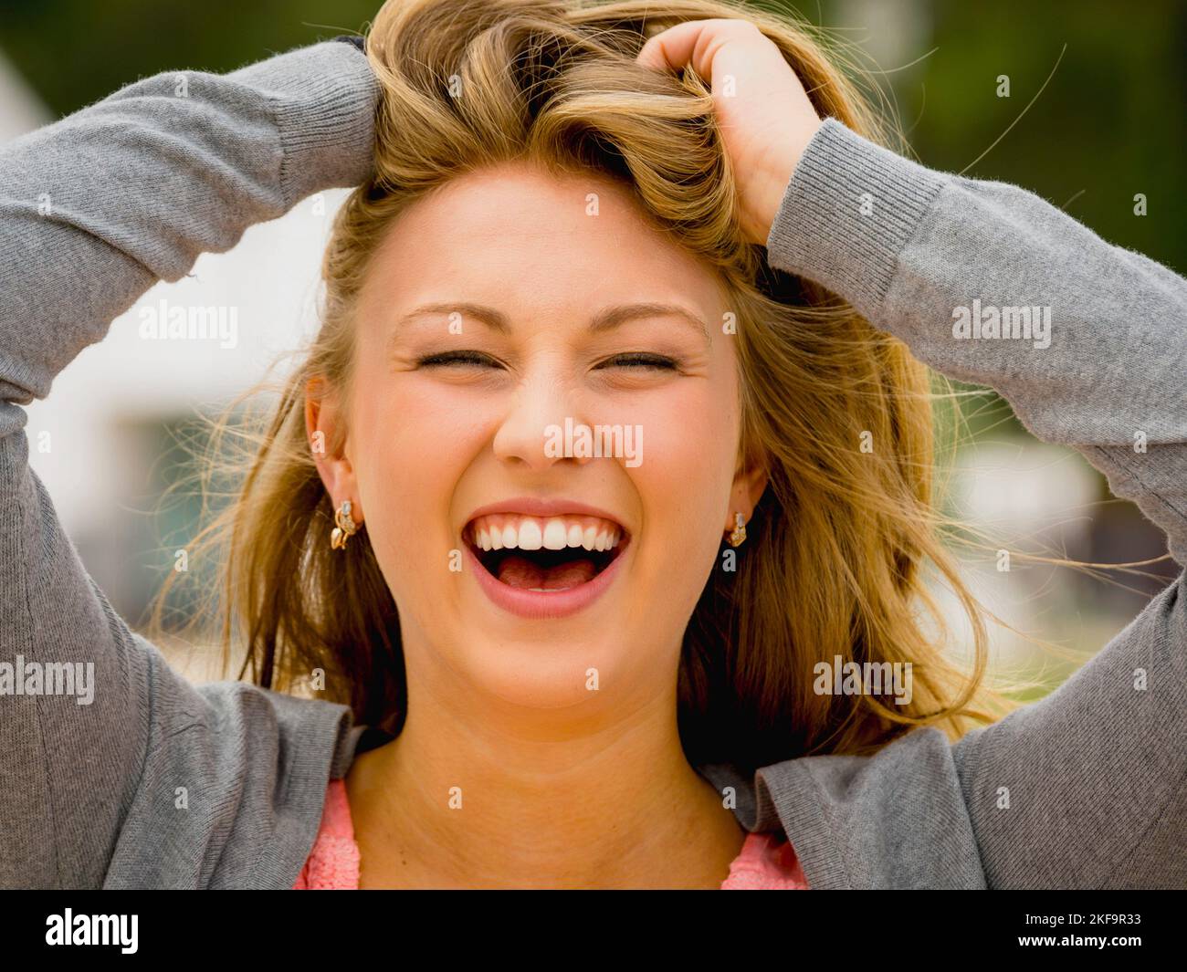 Outdoor portrait of a happy and beautiful teenage girl Stock Photo - Alamy