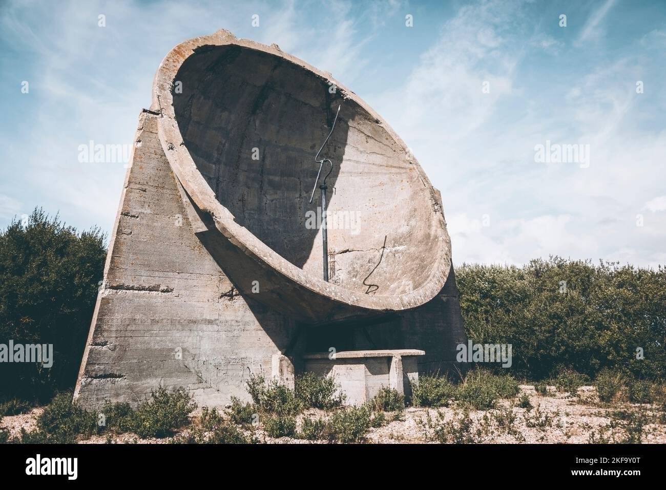 Denge Sound Mirrors. Greatstone, Kent WWII sound mirrors used as an
