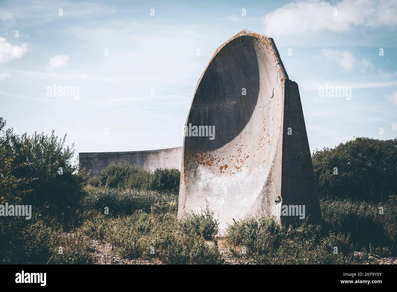 Denge Sound Mirrors. Greatstone, Kent - WWII sound mirrors used as an early warning system for approaching aircraft Stock Photo