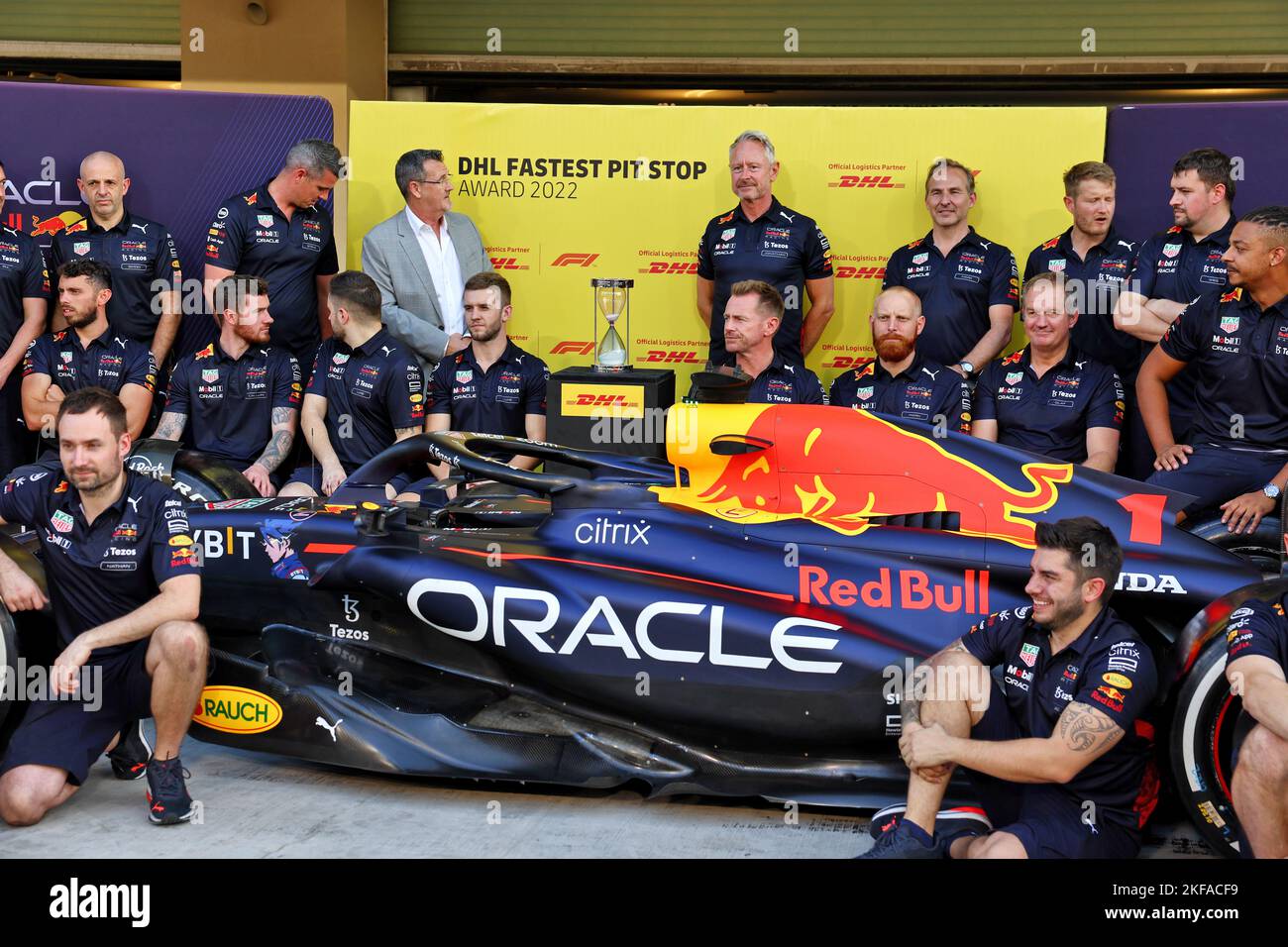 Red Bull Racing DHL Fastest Pit Stop team photograph. Abu Dhabi Grand Prix,  Thursday 28th November 2019. Yas Marina Circuit, Abu Dhabi, UAE Stock Photo  - Alamy