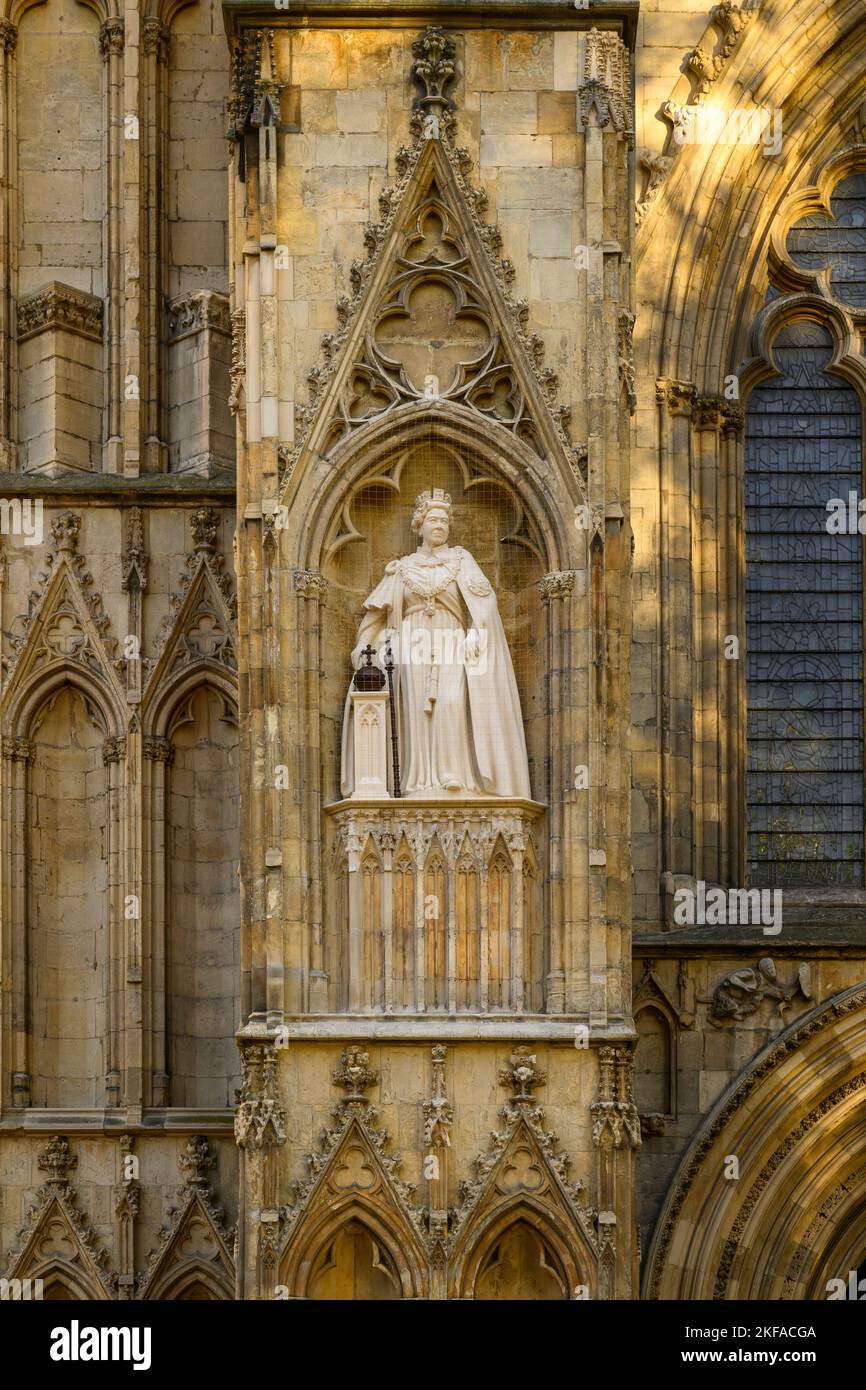 Elizabeth 2 limestone statue standing on high niche wearing ceremonial