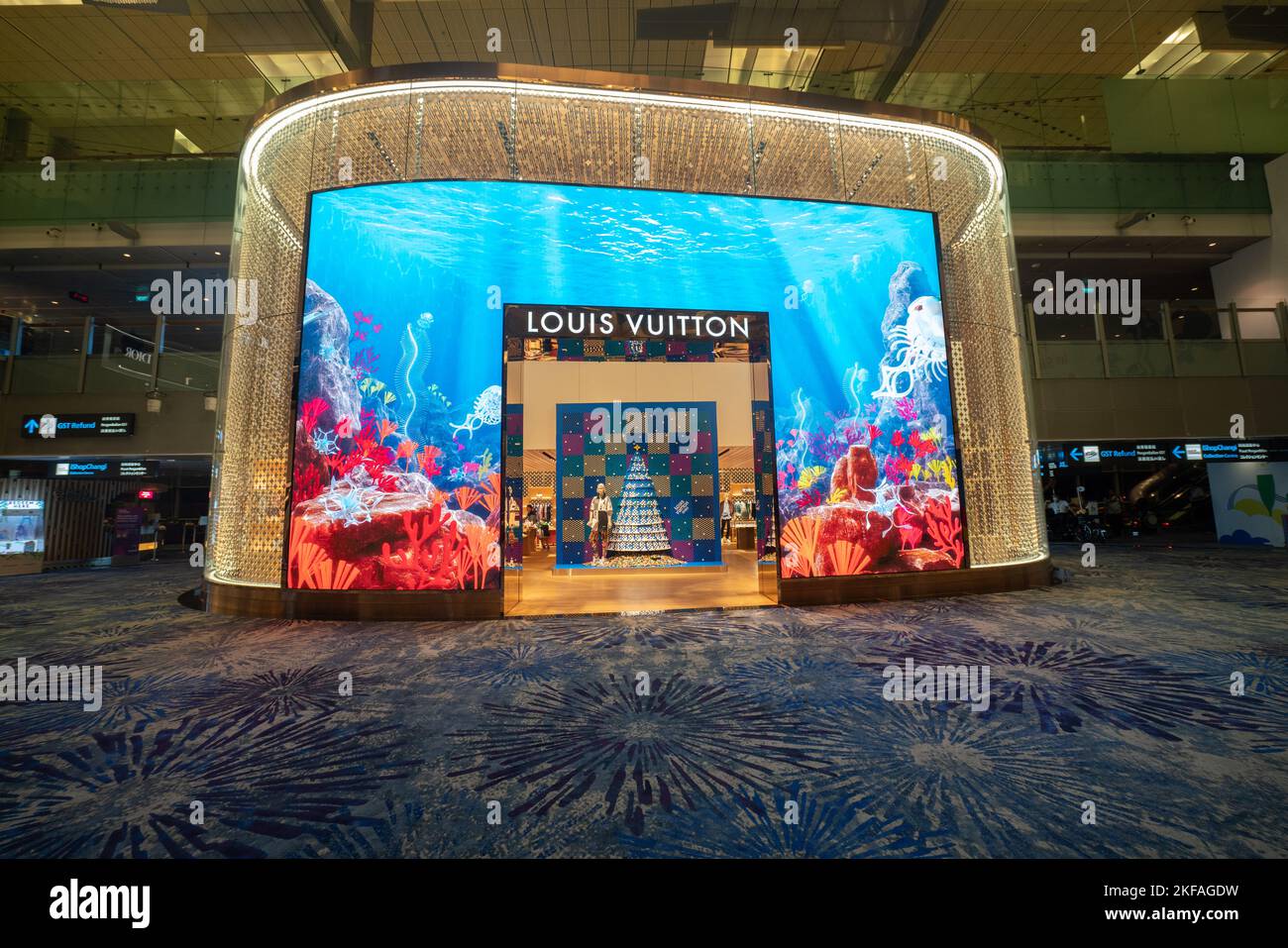 Interior of Louis Vuitton Fashion House in Singapore Editorial Photography  - Image of legendary, french: 176042707