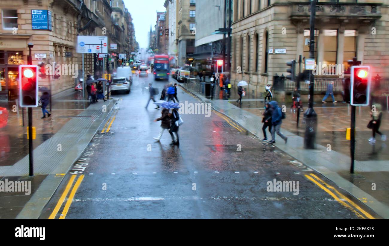 Glasgow, Scotland, UK 17th November, 2022. UK Weather:  Rain saw a spate of umbrellas in the centre of the city.  Credit Gerard Ferry/Alamy Live News Stock Photo