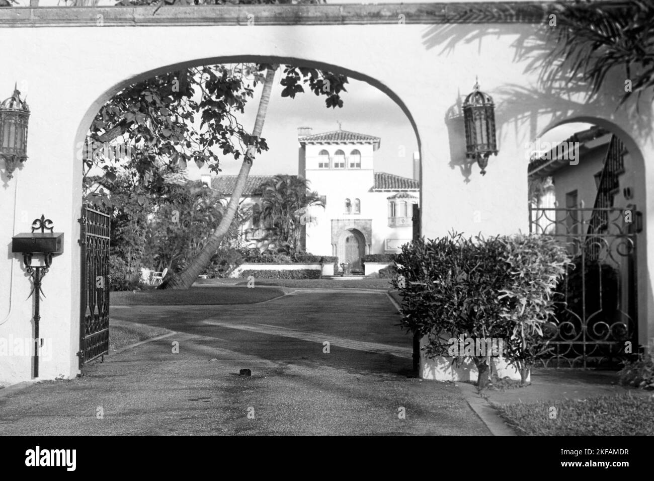 Hacienda im spanischen Stil in Miami Beach, Florida, USA 1965. Spanish