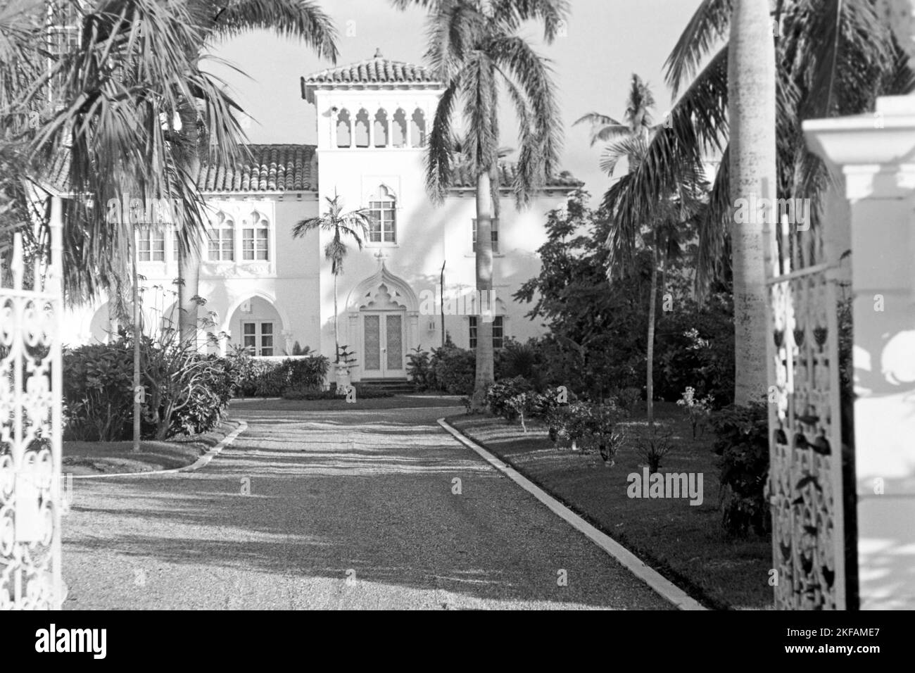 Hacienda im spanischen Stil in Miami Beach, Florida, USA 1965. Spanish