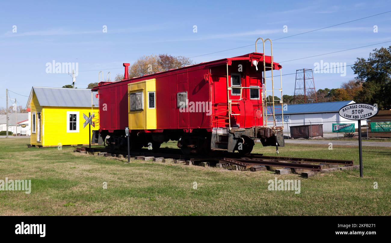 Red Caboose landmark in Nassawadox, on the site of the former railway line, near the Northampton Lumbar Co, Stock Photo