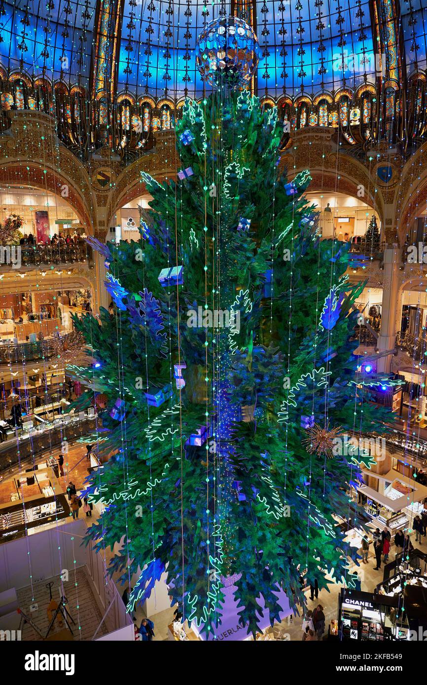 Paris, Ile de France, FRANCE. 17th Nov, 2022. The annual christmas tree in the Galeries Lafayette is installed in the impressive colourfull dome overlooking the interior of the famous department store in Paris. This year the event was called planete sapin, or planet fir tree. (Credit Image: © Remon Haazen/ZUMA Press Wire) Stock Photo