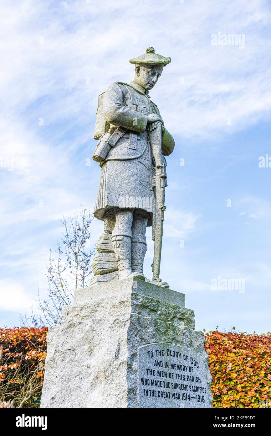 The rough granite war memorial depicting a kilted Scottish soldier with a Glengarry bonnet in the village of Tough (Kirkton of Tough) near Alford in t Stock Photo