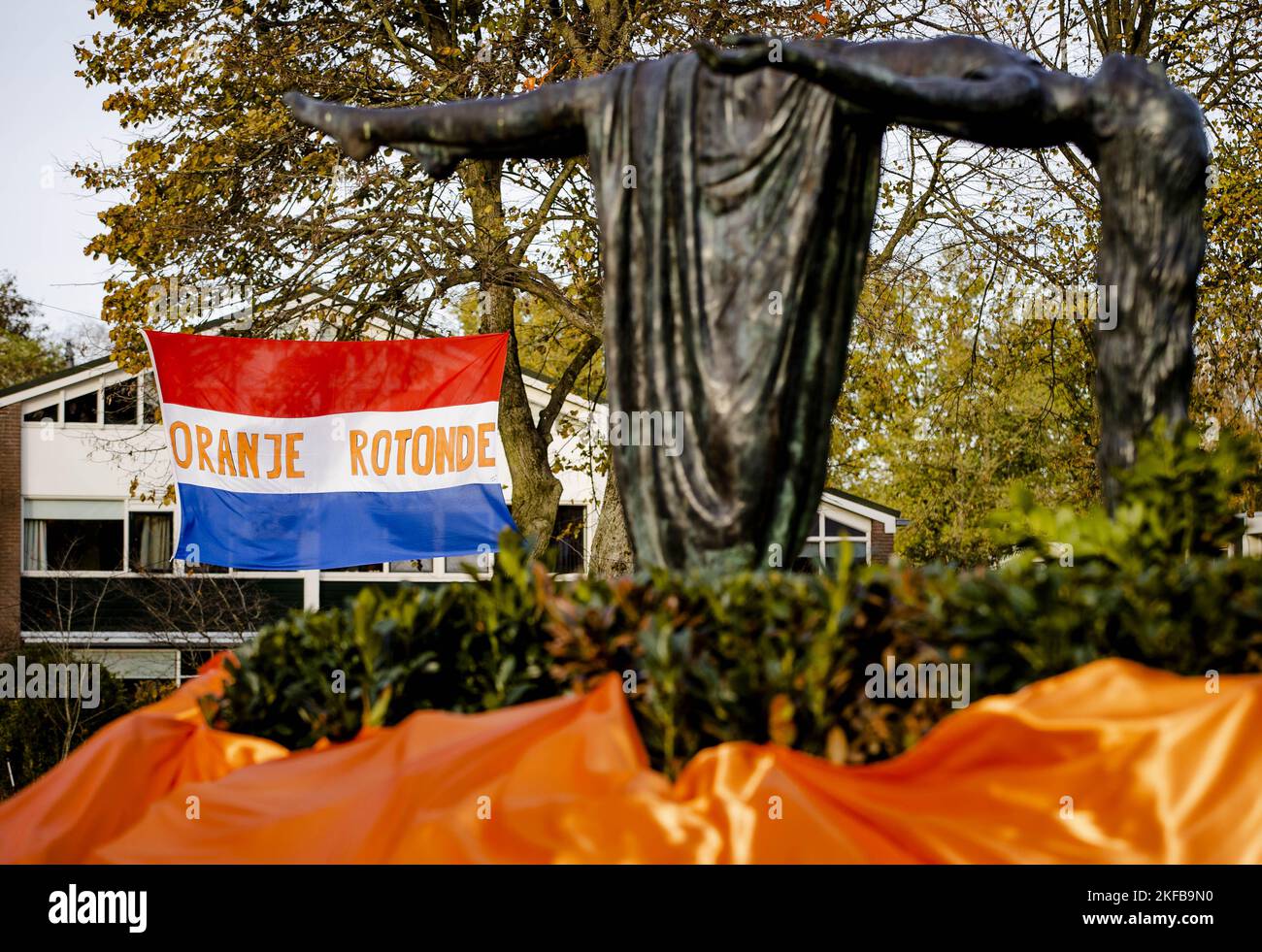 APELDOORN - A roundabout has been decorated in the run-up to the World Cup in Qatar. The so-called Orange Roundabout has been the gathering point for parties after matches of the Dutch national team for many years. ANP SEM VAN DER WAAL netherlands out - belgium out Stock Photo