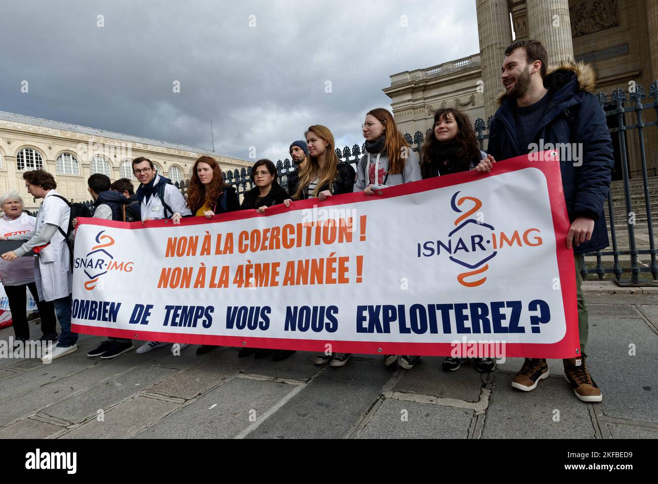 manifestation des étudiants et internes de médecine contre la nouvelle réforme des études de médecine, avec la participation du syndicat MG France Stock Photo