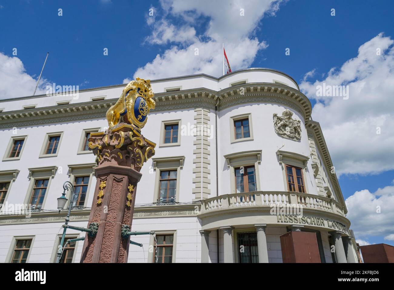 Löwenbrunnen, Hessischer Landtag, Stadtschloß, Schloßplatz, Wiesbaden, Hessen, Deutschland Stock Photo