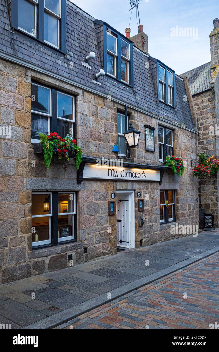 Ma Cameron's Pub Aberdeen - Historic Aberdeen - Ma Cameron's is believed to be Aberdeen's oldest pub at over 300 years old. Stock Photo