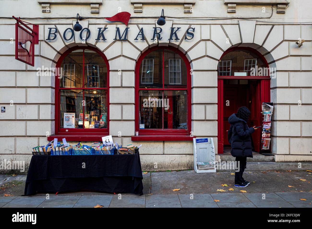 Bookmarks Bookshop 1 Bloomsbury St London - Bookmarks is Britain's largest socialist bookshop, founded in 1973 by the Socialist Workers Party or SWP. Stock Photo