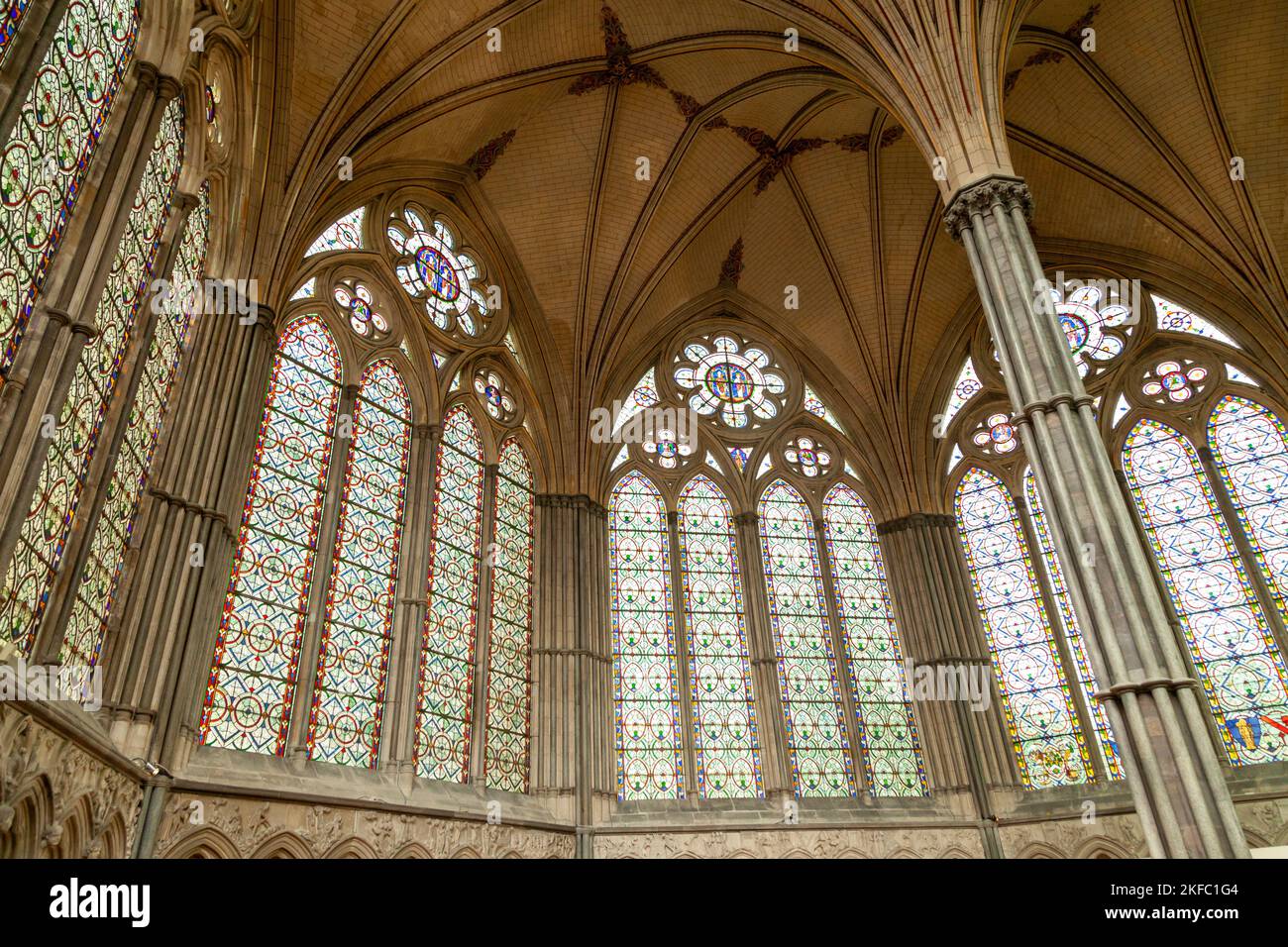 Ornate vaulted ceiling of Chapter House in Salisbury cathedral ...